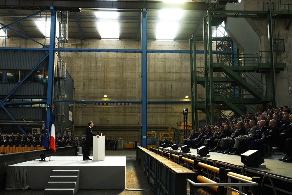 TOPSHOT-FRANCE-POLITICS-NUCLEAR-DEFENCE <YONHAP NO-0462> (AFP)