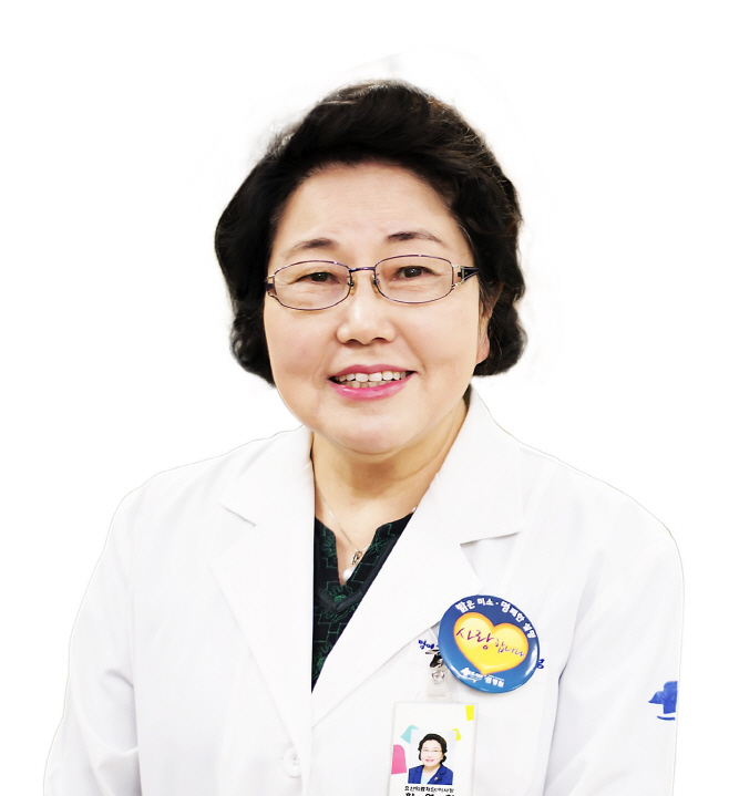 황영희 명예이사장님 사진(가운)_20260219