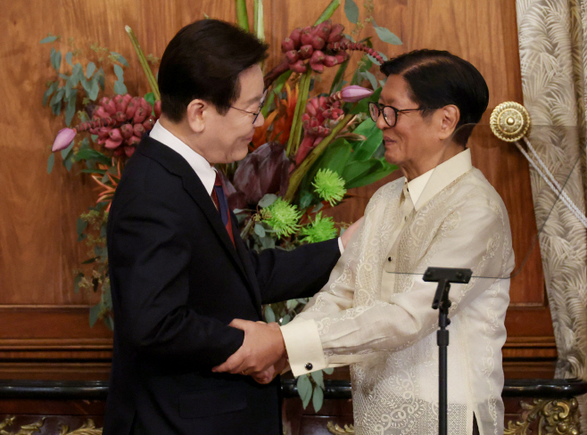 공동언론발표 마친 한-필리핀 정상