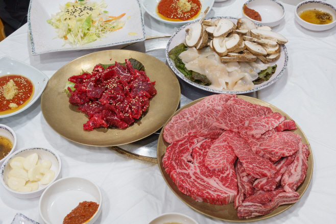 장흥_음식_만나숯불갈비_장흥삼합_202601_002