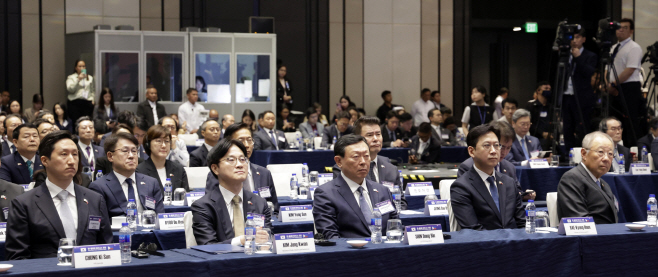 한-필리핀 비즈니스포럼, 발언 듣는 참석자들