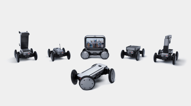 (사진 2) 현대차·기아가 AW2026에서 국내 최초 공개한 '모베드(MobED)' 양산형 모델과 탑 모듈 결합 콘셉트 모델