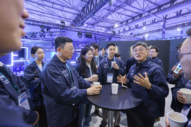 사진 1_AI 동반자 약속한 정재헌 SKT CEO 5년간 스타트업 500곳과 함께 크겠다