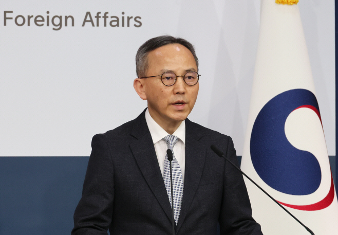 정례브리핑 하는 박일 외교부 대변인<YONHAP NO-5511>