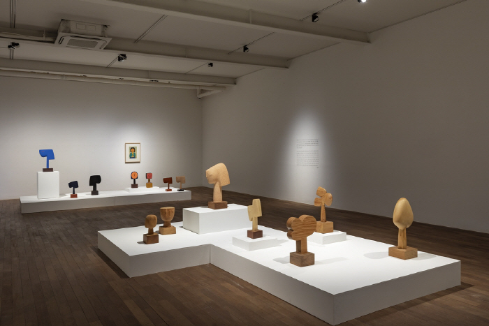 최종태 개인전 얼굴 전시 전경 가나아트