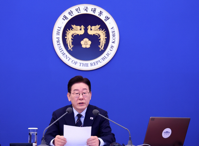 이재명 대통령, 수석보좌관회의 발언<YONHAP NO-2978>