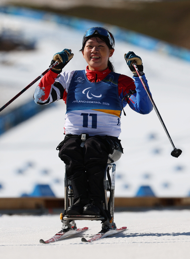 '스마일리' 김윤지의 금빛미소