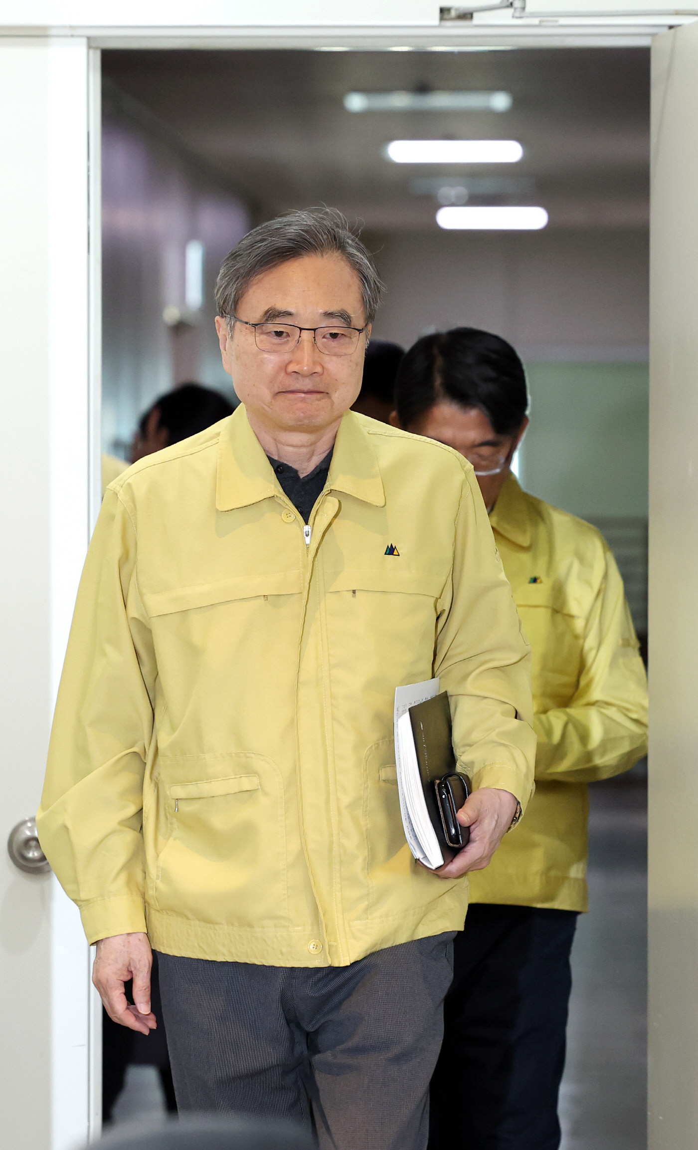 입장하는 조현 장관<YONHAP NO-4489>