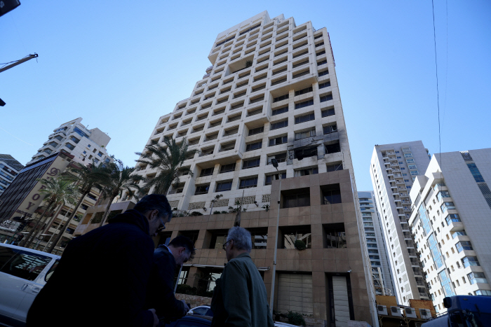 LEBANON-BEIRUT-HOTEL-STRIKE-AFTERMATH <YONHAP NO-7437> (XINHUA)