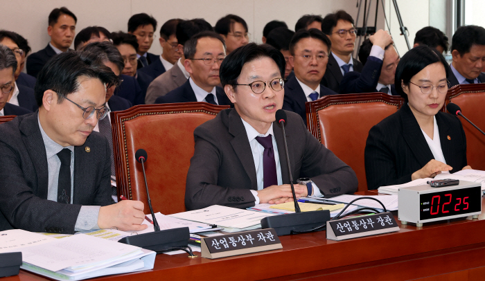 산자위, 답변하는 김정관 산업통상부 장관