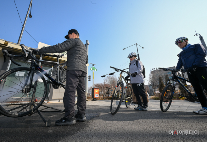 서초구, 자전거 친화도시 조성…봄맞이 자전거 정비·스팀 세차 운영4