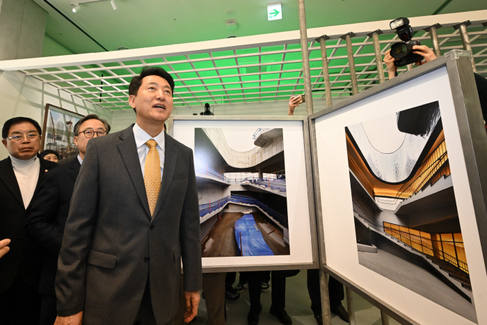 [포토] 서서울미술관 둘러보는 오세훈 서울시장
