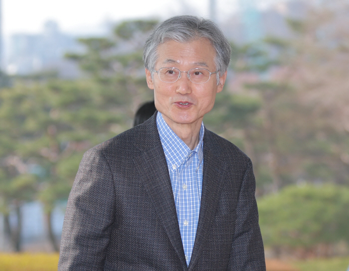 '사법개혁 3법 공포' 출근하는 조희대 대법원장