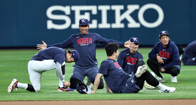 도미니카와 경기 앞두고 훈련하는 야구대표팀