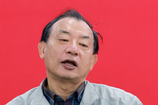 기자들과 대화 나누는 국민의힘 이정현 공천관리...<YONHAP NO-4069>