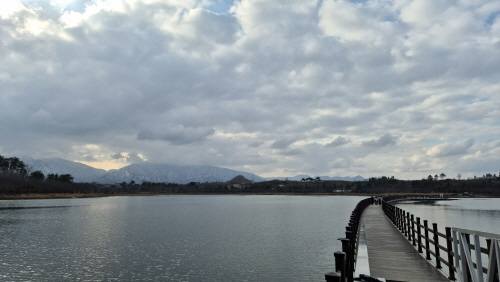 오늘 날씨는 구름 많음