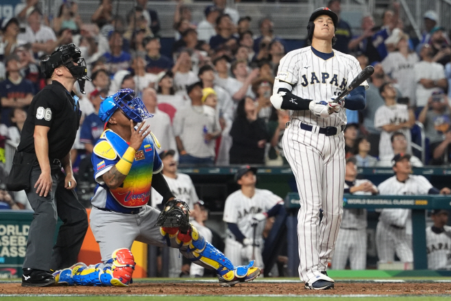 WBC Venezuela Japan Baseball <YONHAP NO-3438> (AP)