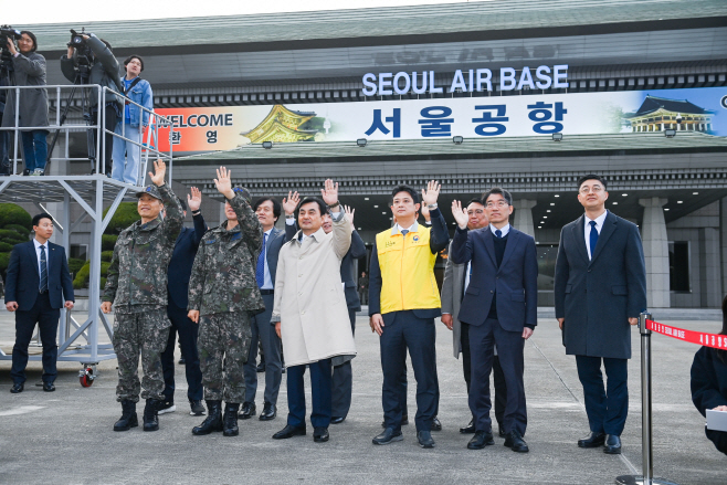 260315 (국방부 보도사진) 국방부장관 사막의 빛 작전 성공 격려 (6)