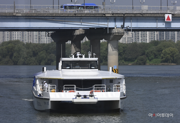 한강버스 탑승 관련 스케치