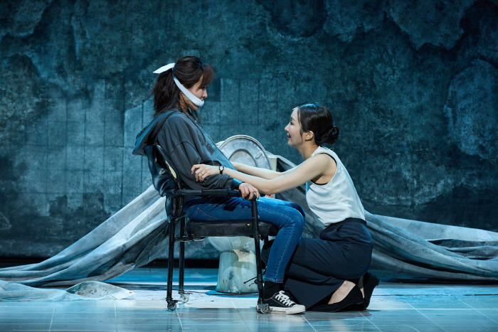 THE WASP(말벌)_사진3[김려원, 권유리] (주)해븐프로덕션