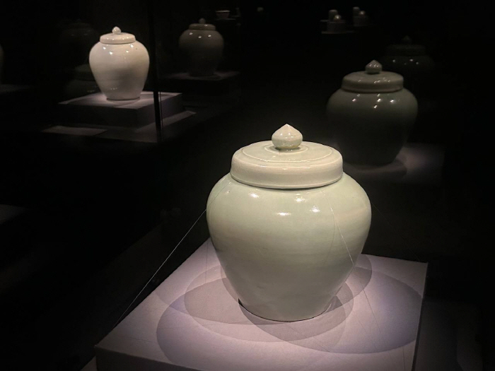 보물로 지정된 유일한 '조선 청자'<YONHAP NO-5064>