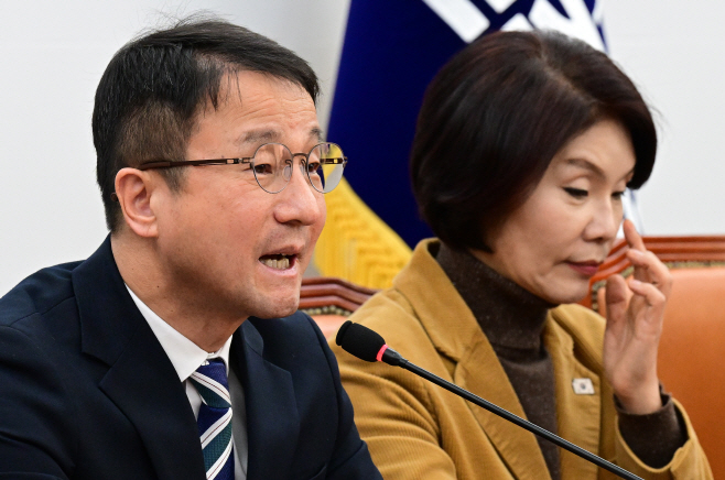 [포토] 한병도 원내대표 '민주당 정책조정회의 발언'