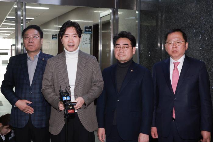 국민의힘 부산시장 후보 공천 관련 대표 면담한 ...<YONHAP NO-2069>