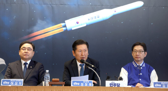 민주당 정청래 대표<YONHAP NO-4277>