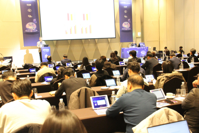 충남의대 김대영 교수가 브리바라세탐 관련 자료를 발표하고 있다.