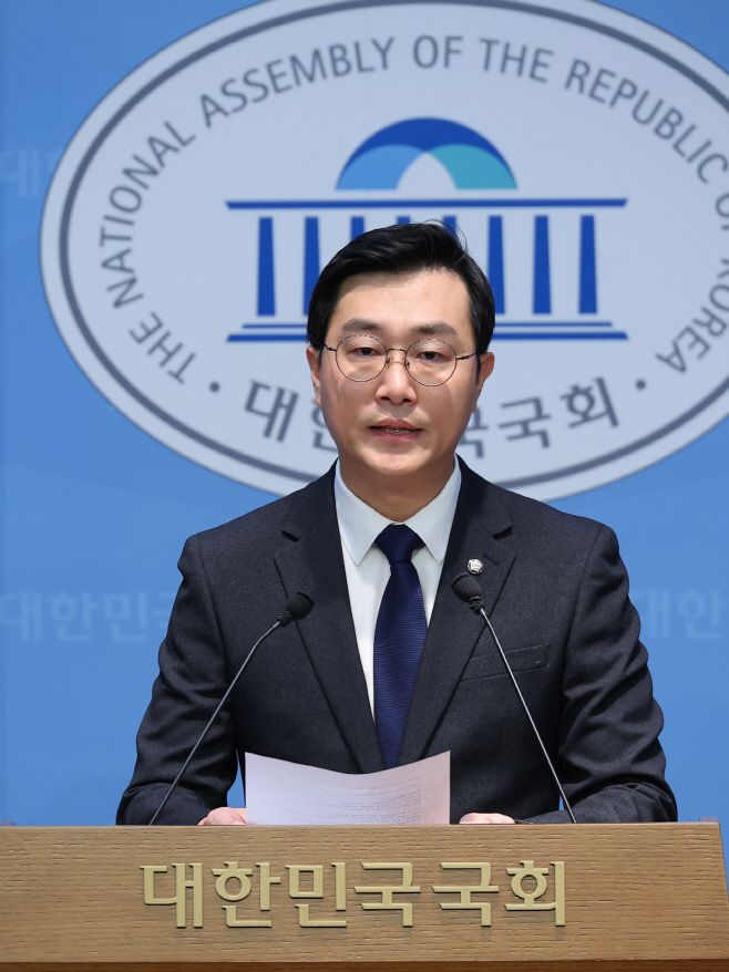 20251201010015853_1764496442_1