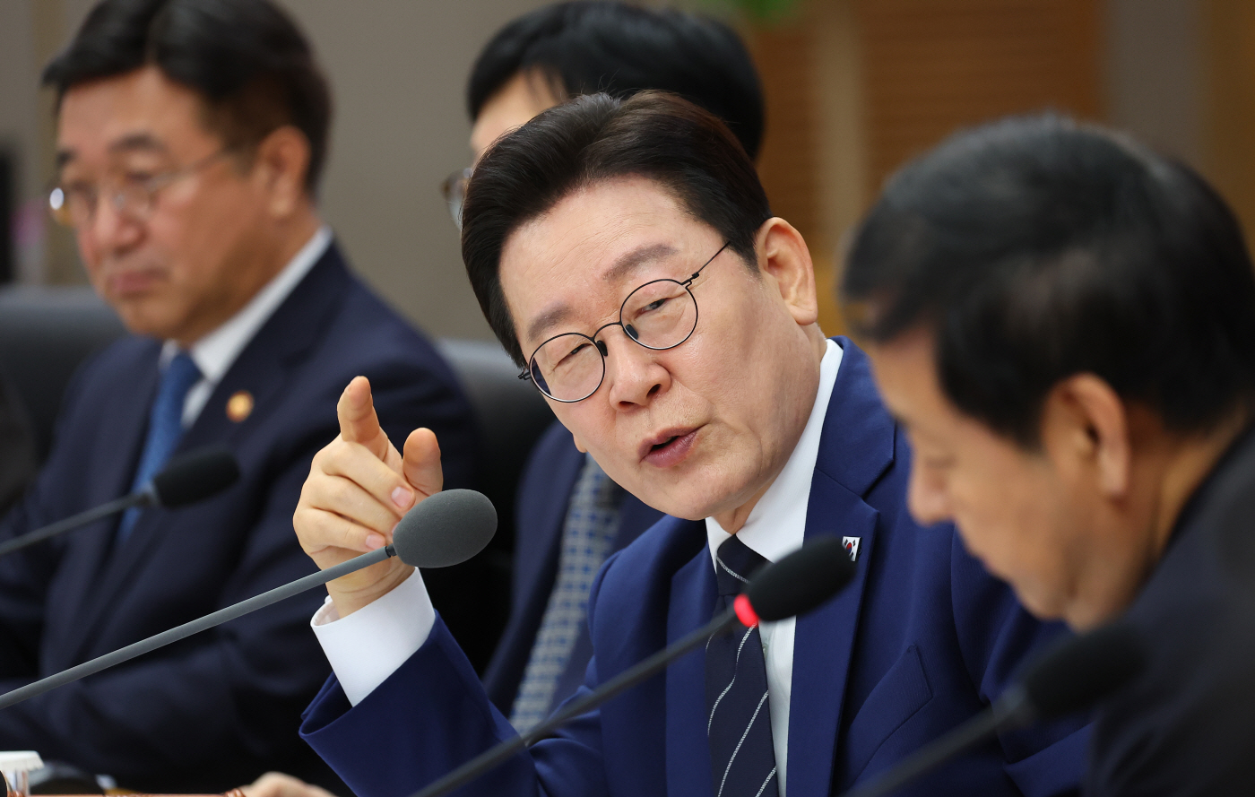 이재명 대통령, 국무회의 주재<YONHAP NO-2337>