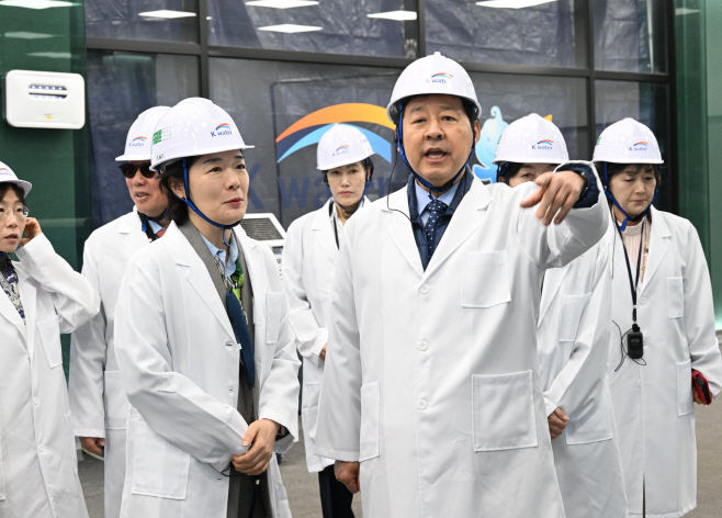 260320구윤철 부총리-한국수자원공사 화성 AI정수장 현방 (5)