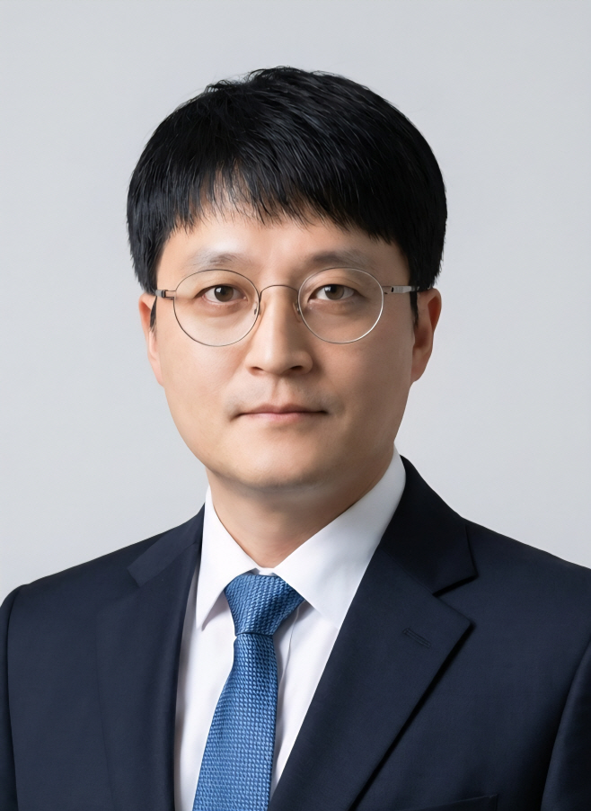 정채웅 증명사진