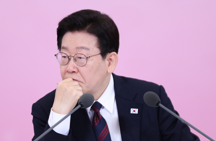 발언 듣는 이재명 대통령