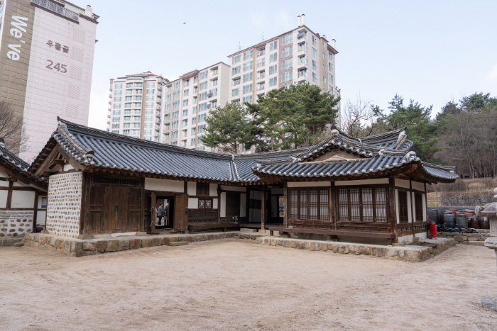 1-“1,400만 돌파 ‘왕과 사는 남자’”… 금성대군 흔적 간직한 은평 ‘금성당’ 찾는 발길 이어져(1)