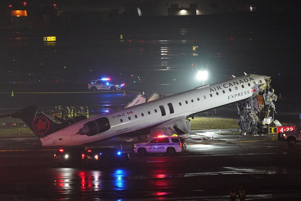 USA-CRASH/AIR CANADA <YONHAP NO-5136> (REUTERS)