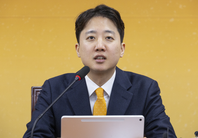 개혁신당 최고위원회의에서 발언하는 이준석 대표<YONHAP NO-4792>