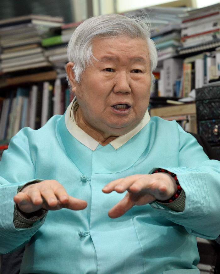 이칠용 한국공예예술가협회 회장