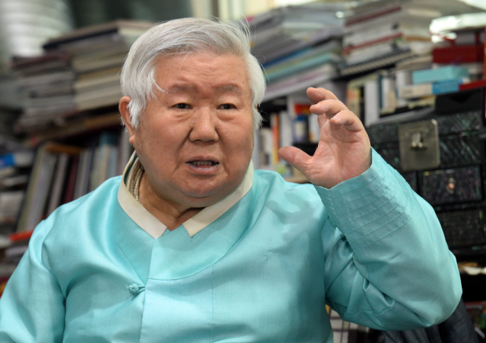 이칠용 한국공예예술가협회 회장