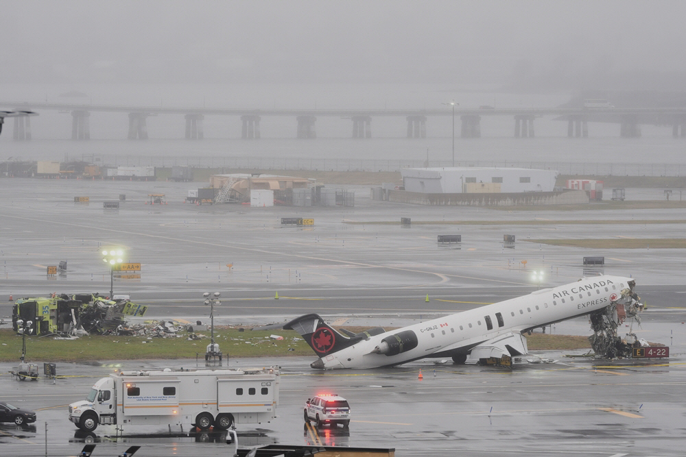LaGuardia Crash <YONHAP NO-1563> (AP)