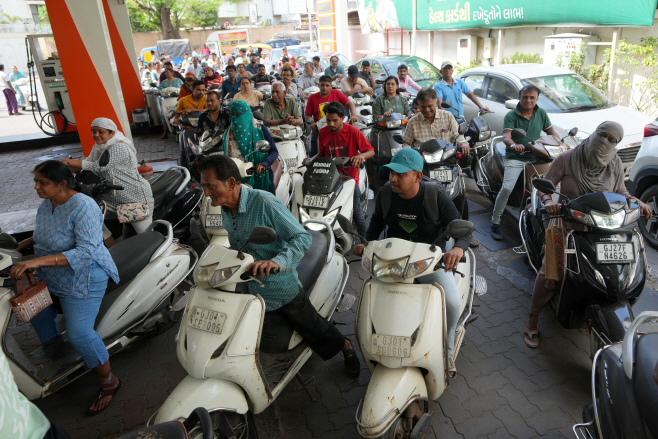 India Iran US Israel Fuel <YONHAP NO-6083> (AP)