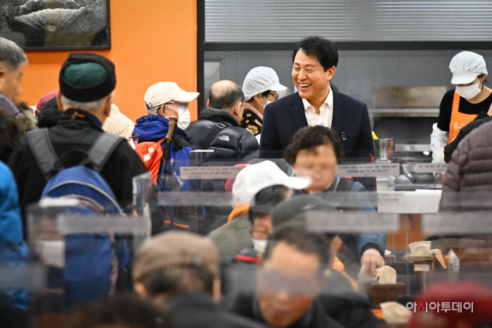[포토] 서울노인복지센터 현장 방문한 오세훈 시장