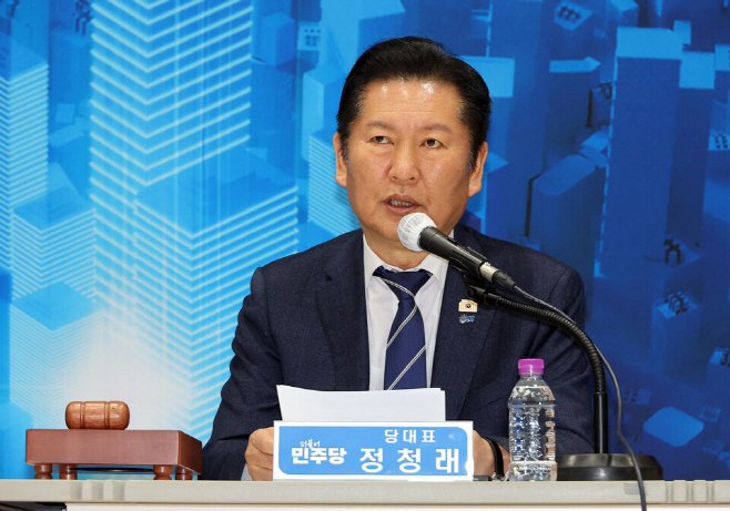 충주 민생현장 최고위, 발언하는 정청래 대표<YONHAP NO-3430>