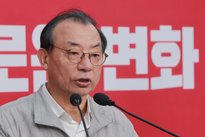 대구시장 공천 관련 브리핑하는 이정현 공관위원장