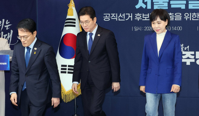 기념 촬영 마친 더불어민주당 서울시장 예비후보들<YONHAP NO-3292>