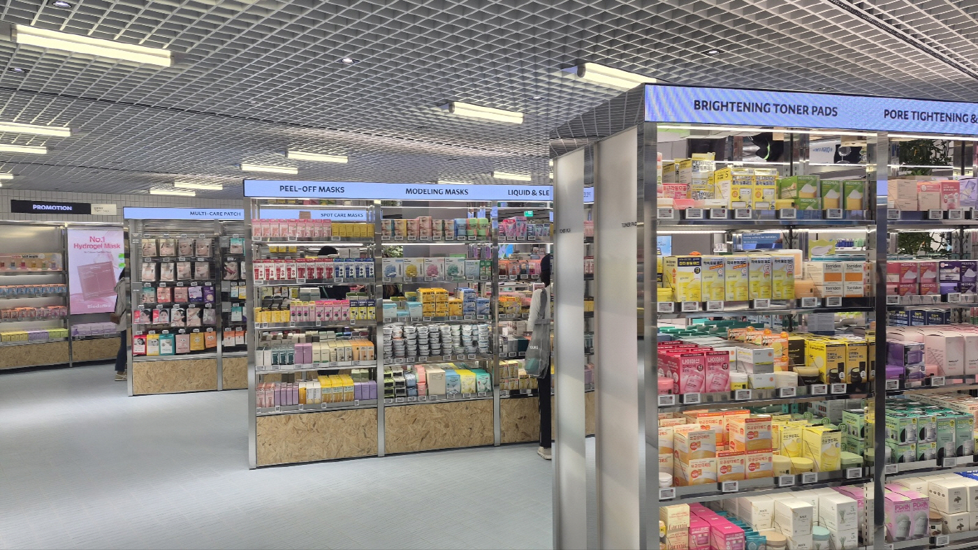 ‘마스크 라이브러리’에서는 외국인 고객이 가장 많이 구매하는 카테고리인 마스크팩을 시트팩은 물론 모델링팩, 버블팩 등 다양한 제형으로 소개하고 피부 타입과 기능별로 큐레이션 해 비교와 탐색의 편의성을