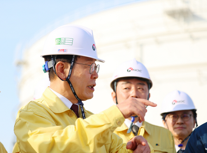 이재명 대통령, 석유비축기지 시찰
