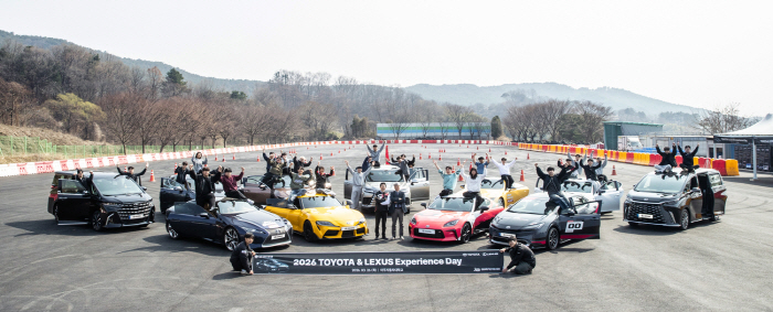 [사진 자료 2] ‘2026 토요타·렉서스 익스피리언스 데이’ 기념 촬영