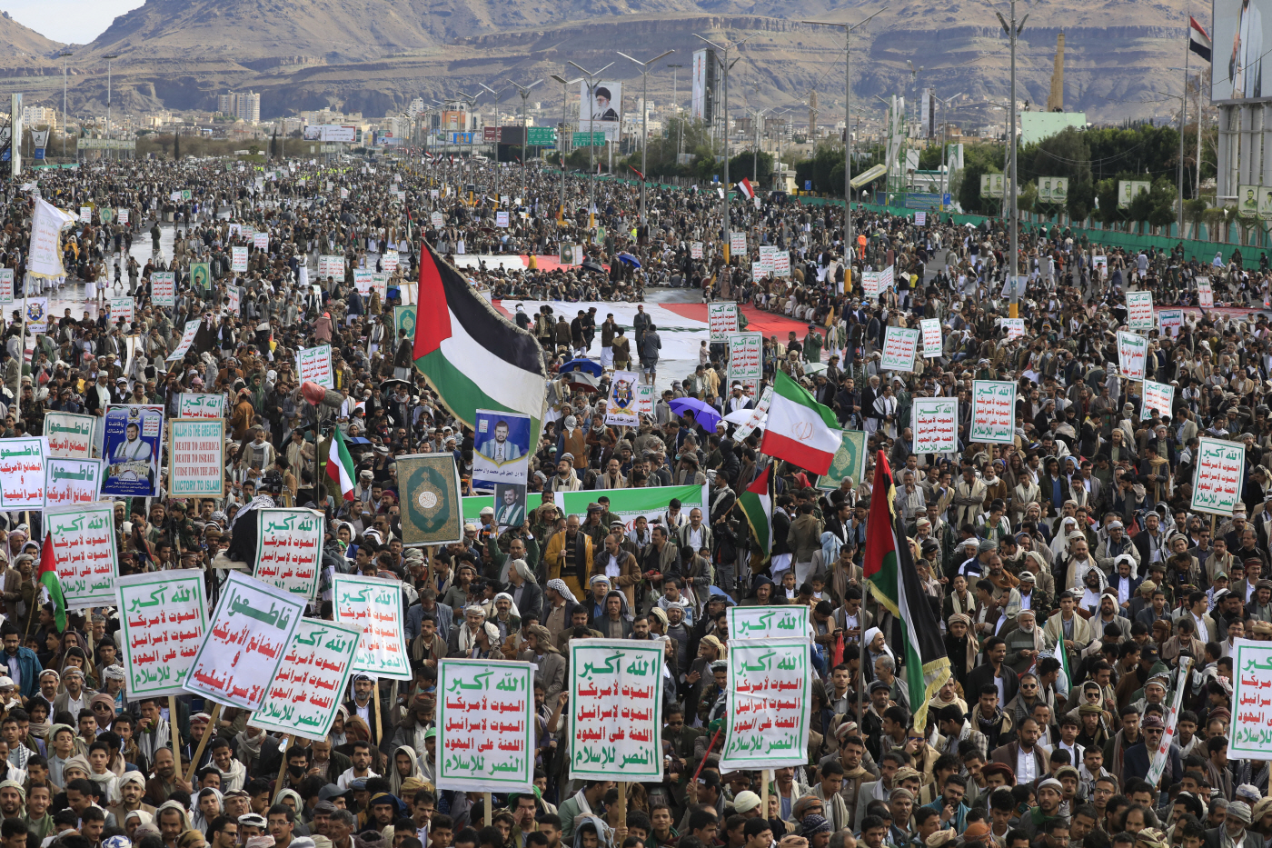 YEMEN HOUTHI RALLY <YONHAP NO-1415> (EPA)