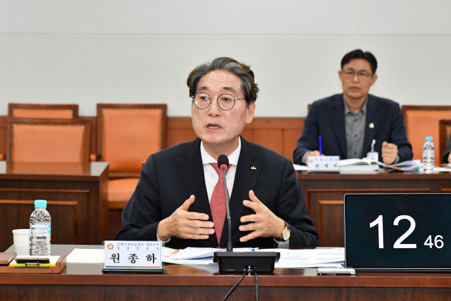 김해시의회, 김해인재양성재단 대표이사 임용후보자 인사청문회 실시02